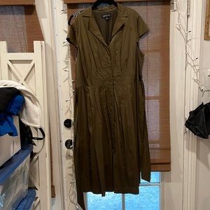 Jones New York army green color dress with pleats and a belt